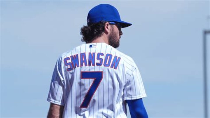 Dansby Swanson goes 2 for 4 in MLB debut for Braves